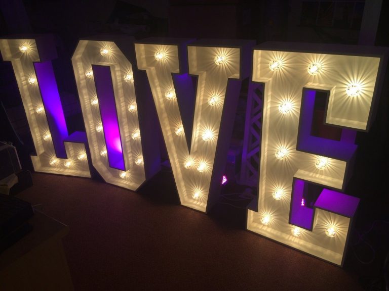 leisureking-loveletters-led-4ft