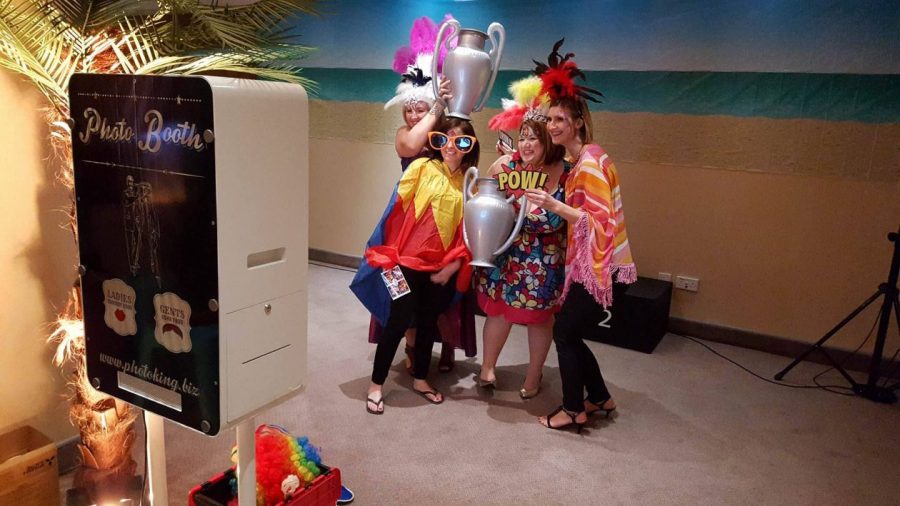 leisureking-selfiepod-group2