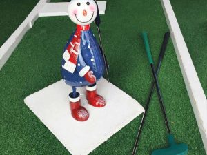 christmas-party-crazy-golf-hire-1