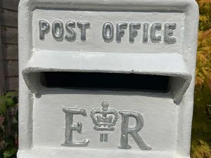 vintage-white-post-box-hire