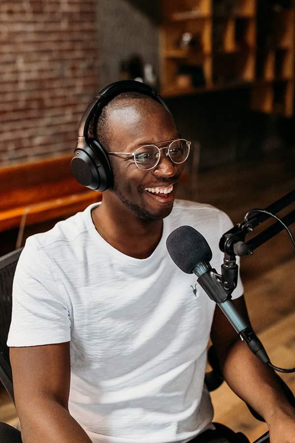 wireless-headphone-hire-for-seminar-event wireless-headphone-hire-for-seminar-event
