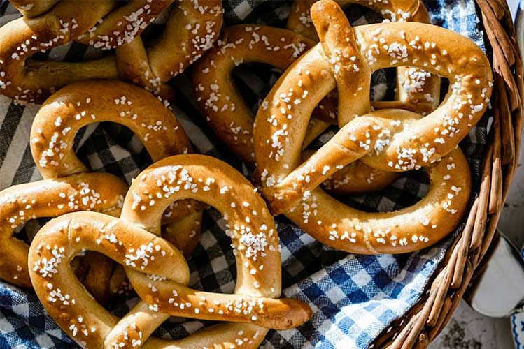 mobile-pretzel-cart-hire