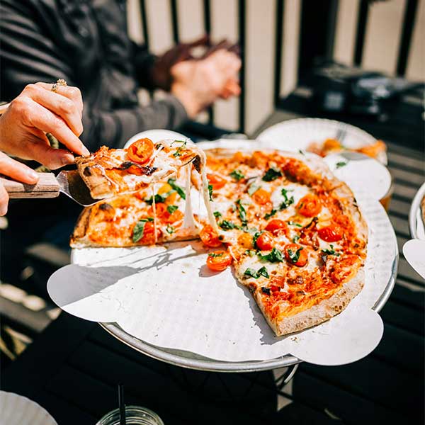 mobile-pizza-oven-hire mobile-pizza-oven-hire