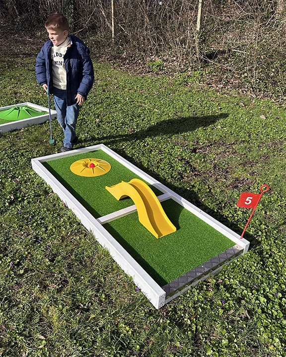 Hole 5 - Mini Crazy Golf