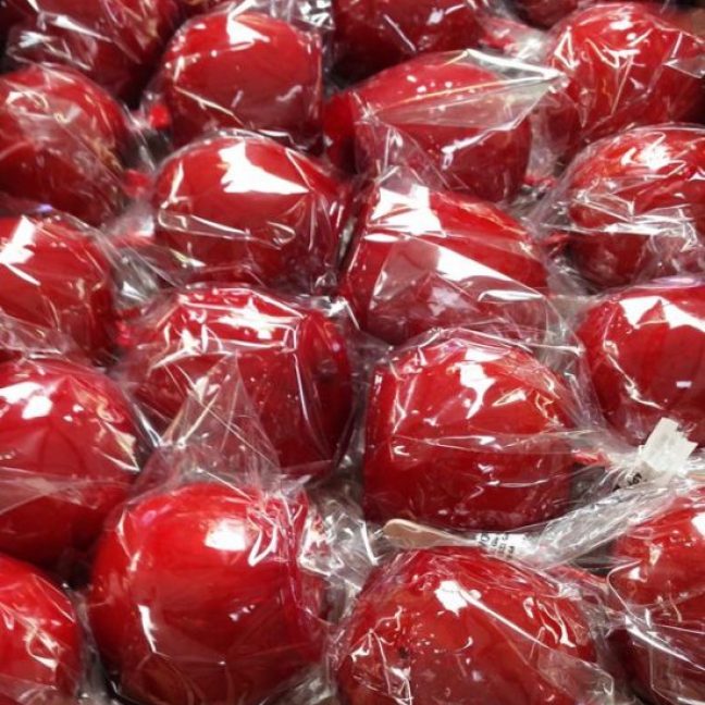 Toffee apple wedding favour