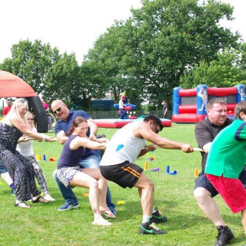 its-a-knock-out-tug-of-war-hire