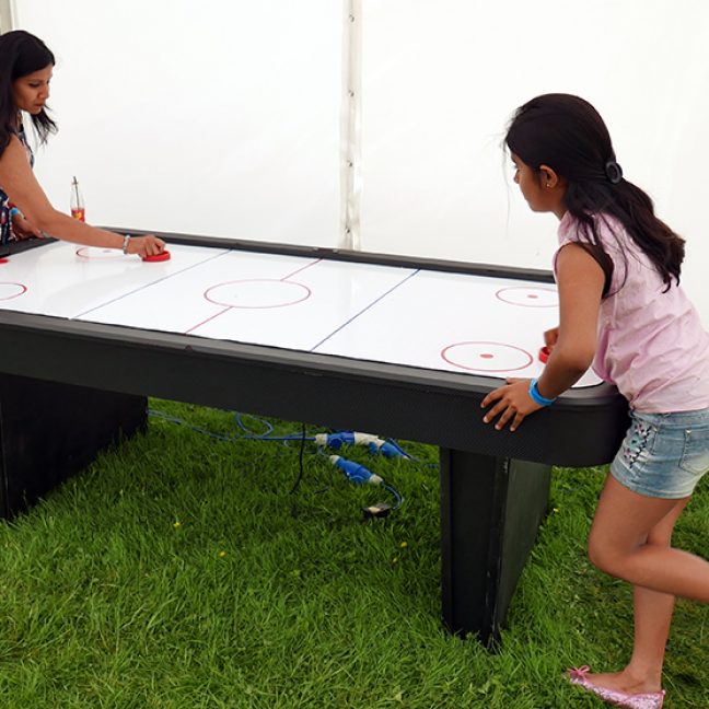 leisureking-airhockey-players-outdoor