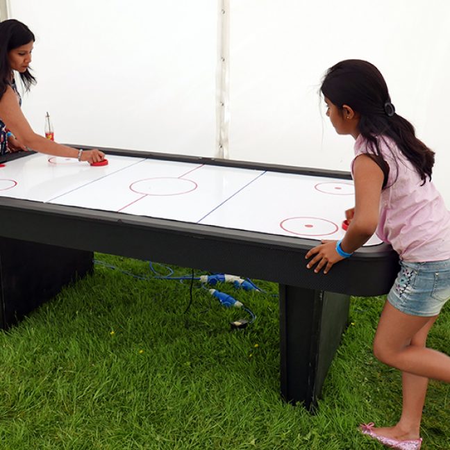 leisureking-airhockey-players-outdoor