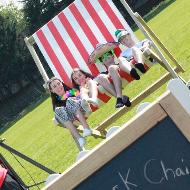 leisureking-giantdeckchair-chalkboard