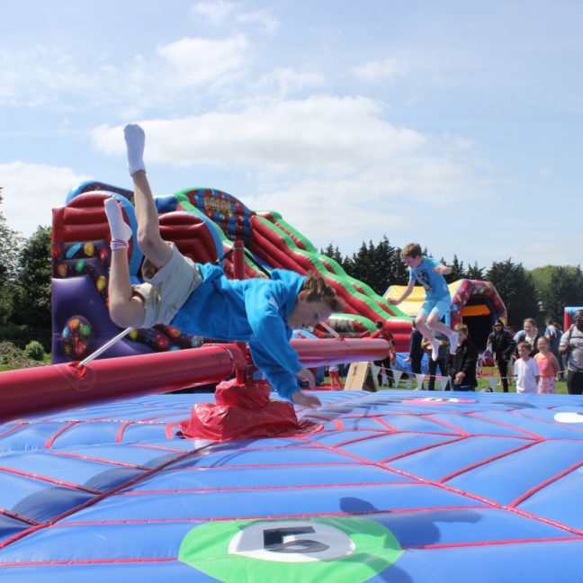 leisureking-lastmanstanding-falling-1