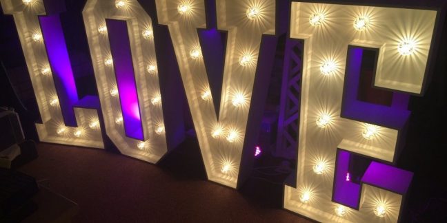leisureking-loveletters-led-4ft leisureking-loveletters-led-4ft