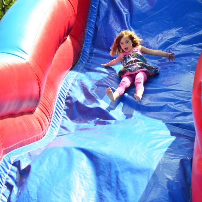 leisureking-megaslide-young-girl-sliding