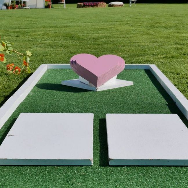 leisureking-wedding-crazygolf-heart-obstacle