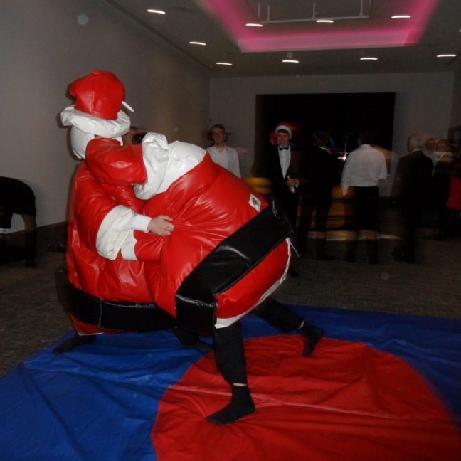 lesiureking-sumosuits-santa-1