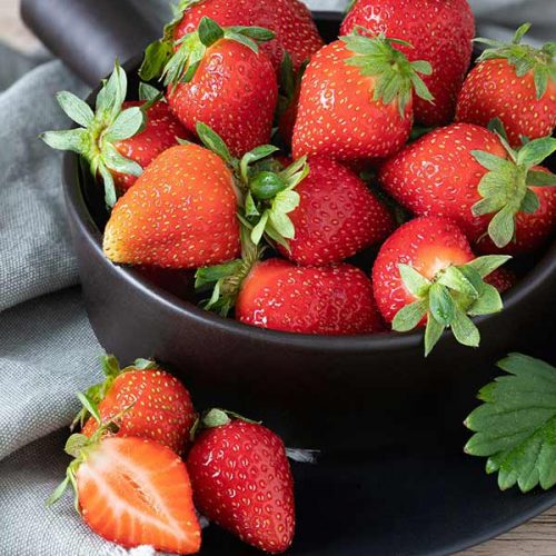 strawberries-and-cream-mobile-stall-hire